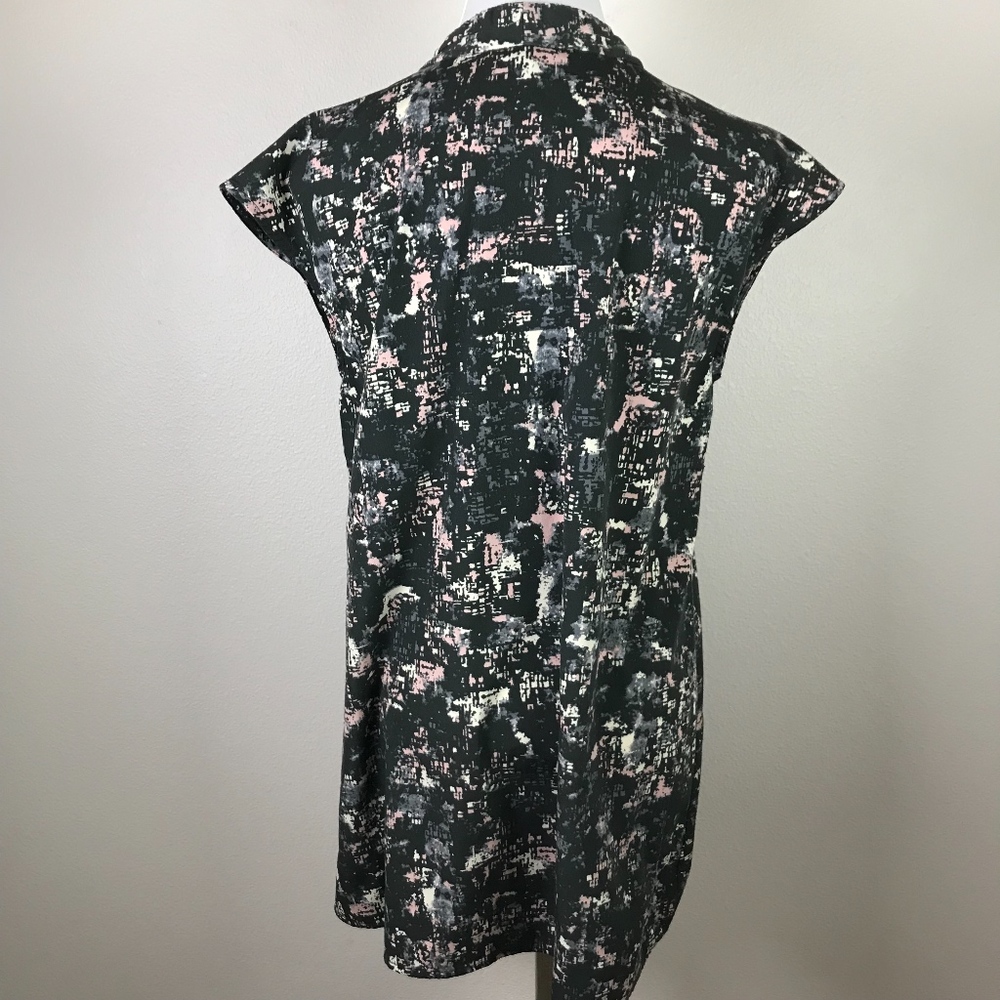 3/$20 Liz Lange Printed Maternity Tunic - Picture 4 of 4